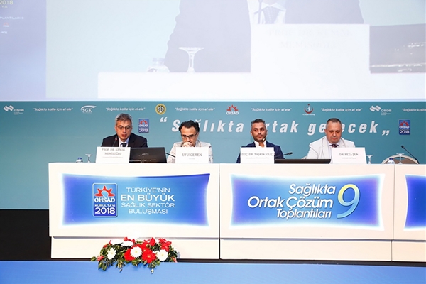 Sağlık ve İleri Yaş Turizmi Paneli İstanbul İl Sağlık Müdürü Prof. Dr. Kemal Memişoğlu'nun moderatörlüğünü yapıldı.
